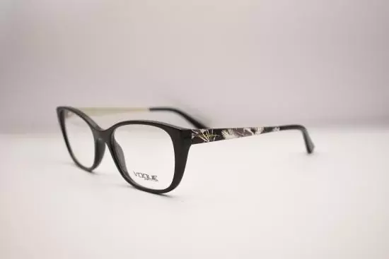 Vogue VO5190 (W44)