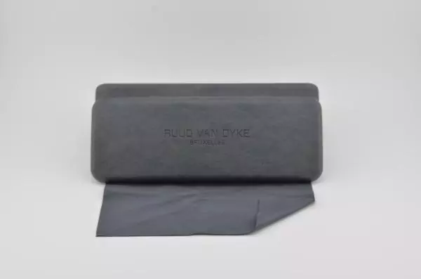 Ruud van Dyke Hartschalenetui - Farbe Grau + Tuch