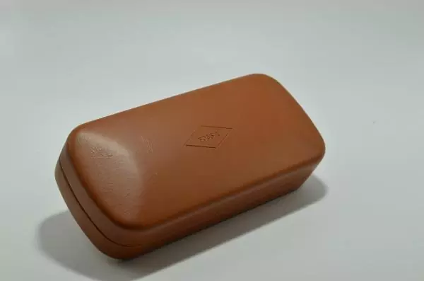 Fossil Hartschalenetui - Farbe Braun