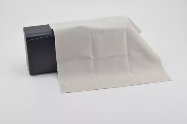 Davidoff Hartschalenetui - Farbe Blau + Tuch