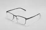 Die Brille KF180 gibt es auch in der Farbe Schwarz