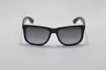 Die Brille RB4165 Justin gibt es auch in der Farbe Schwarz