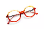 Die Brille KKV605 gibt es auch in der Farbe Rot